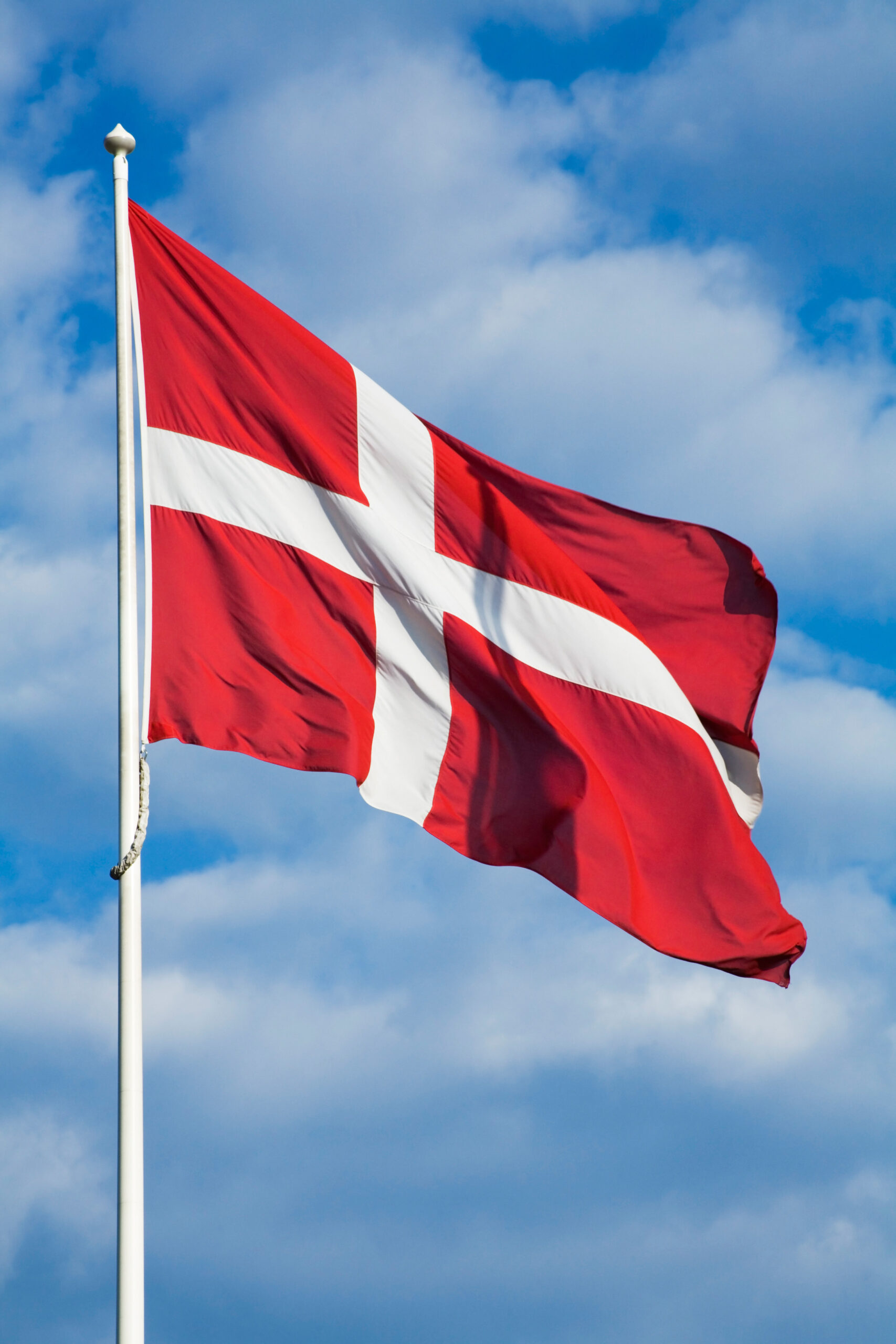 Dänische Flagge weht im Wind, Ruhe